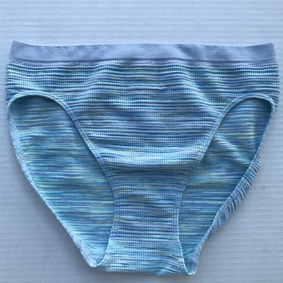 Victoria’s Secret Seamless Heathered Brief/Slip Panty Small NWT - Picture 4 of 10